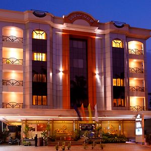 The President Hotel Bangalore Exterior photo