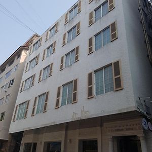 The Gordon House Hotel, Colaba Mumbai Exterior photo