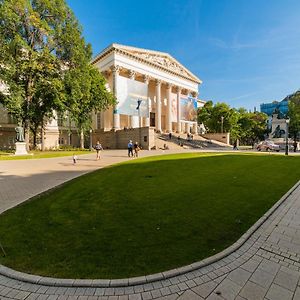 Budapest Museum Central Exterior photo